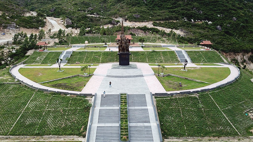 NUI BA基地地区的历史文物和景观